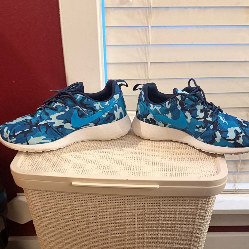 Nike Blue and White Camouflage Athletic Shoes - Picture 5 of 6